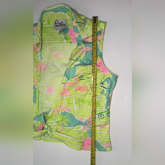 Lilly Pulitzer Green and Pink Tropical Print Sleeveless Cropped Wrap Top, 4 - Picture 6 of 7